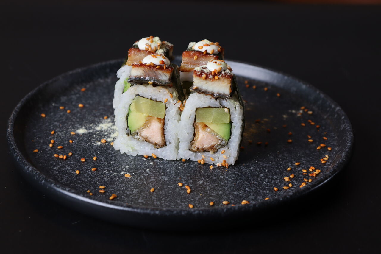 Inside out - Black Dragon roll