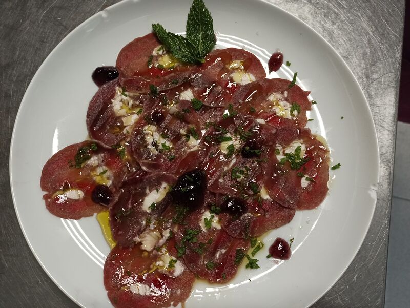 Carpaccio de Ternera relleno de queso de cabra