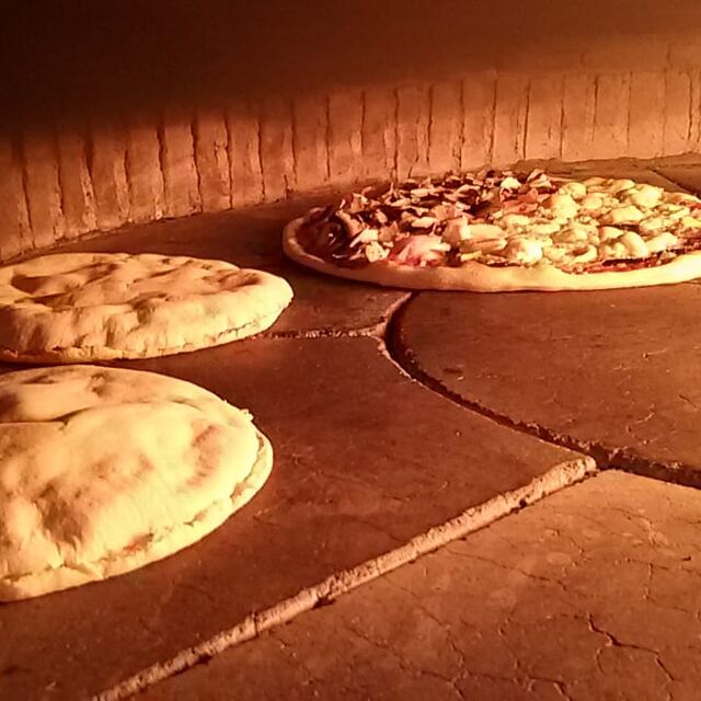 Focacce e Maxi Pizza in cottura
