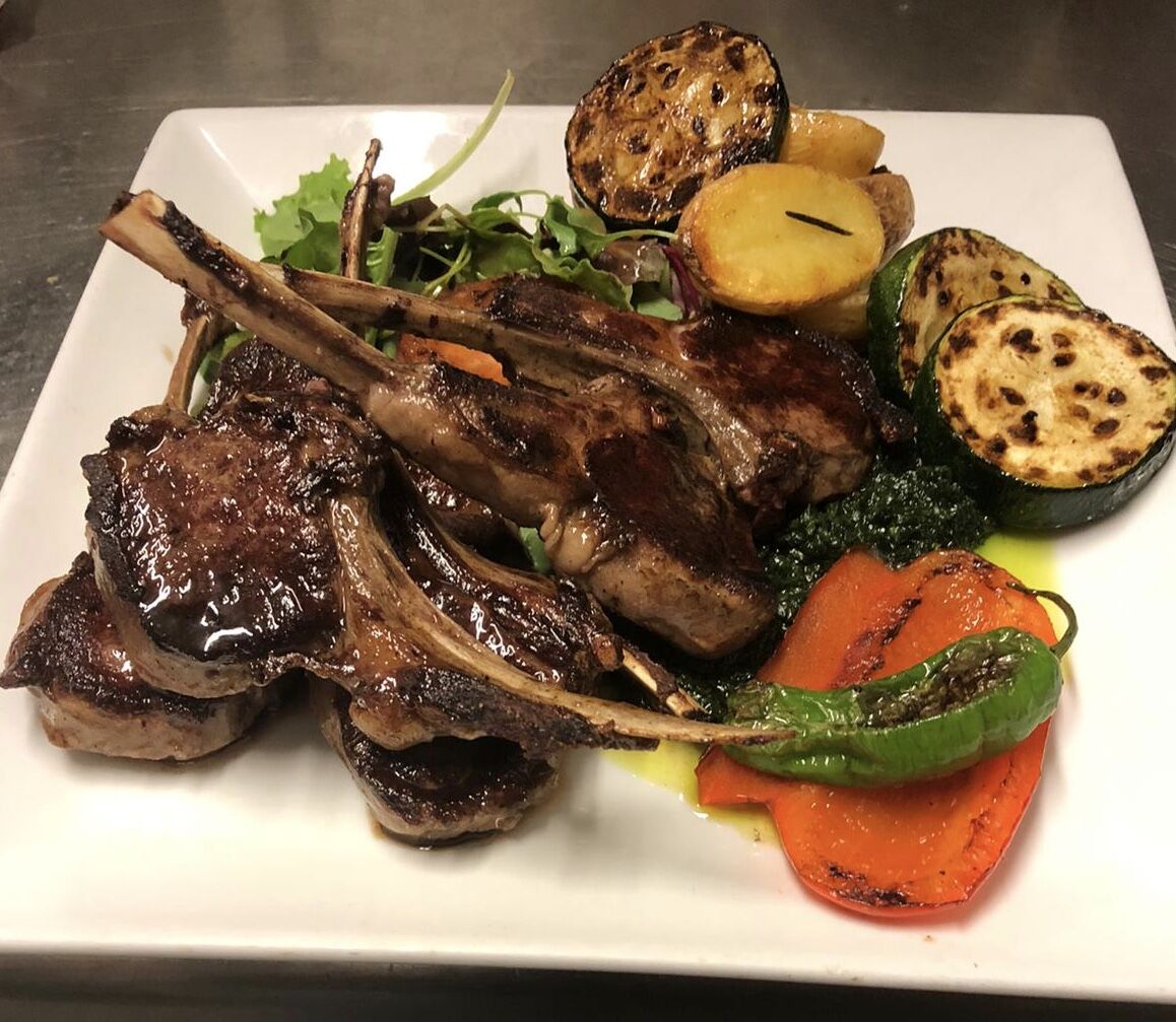 Aus den Tafelangeboten ❣️Lammkoteletts vom Grill auf Petersilienpesto❣️