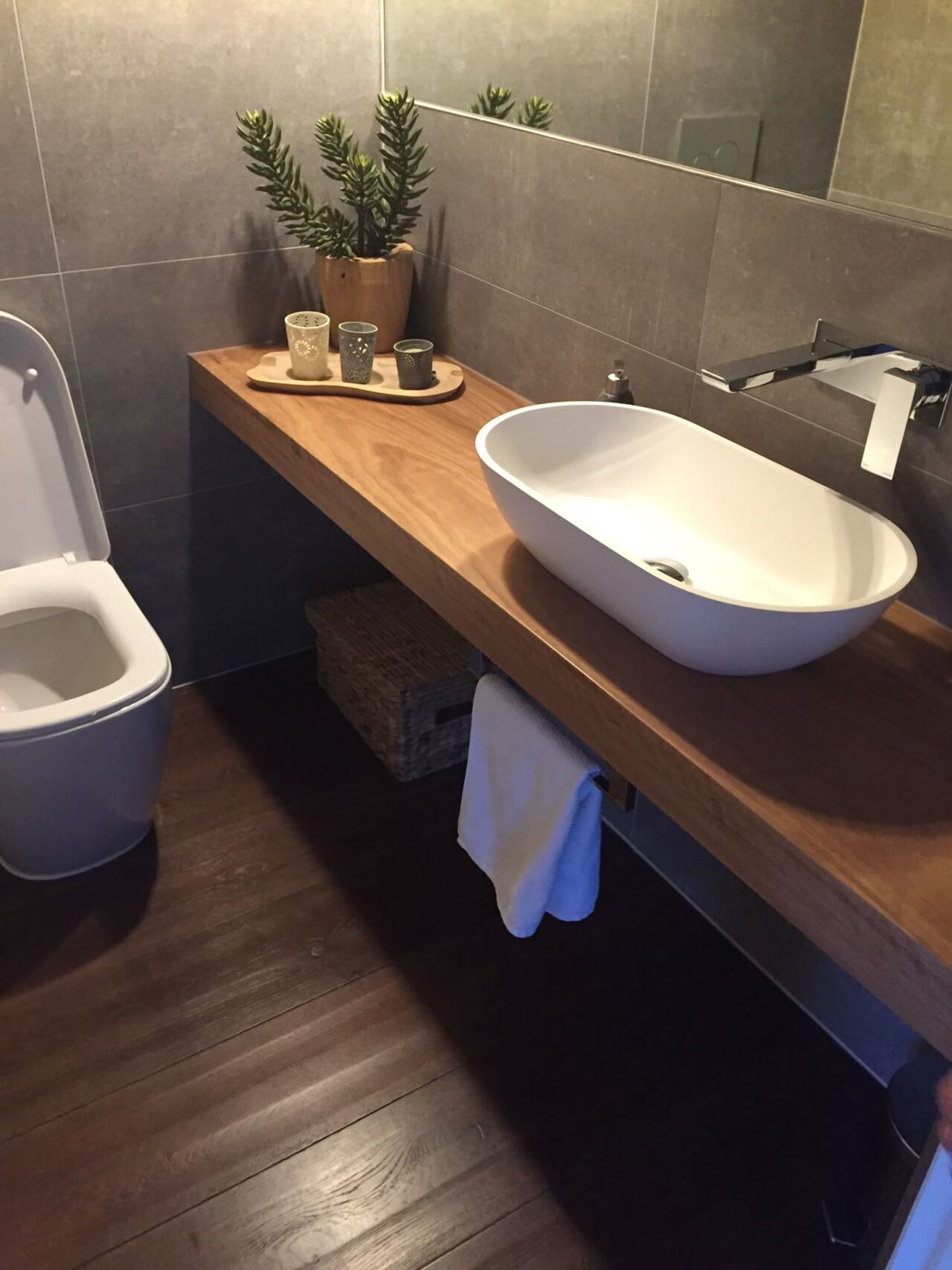 Blaturi din lemn masiv de esență tare pentru mobilier de baie
