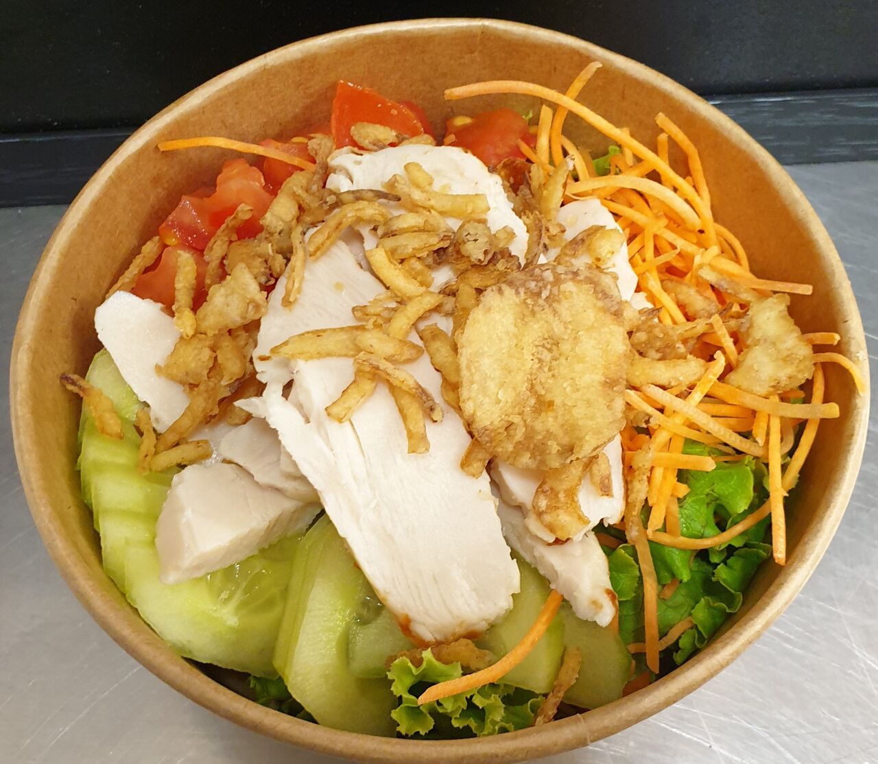 Crudités poulet, oignons frits