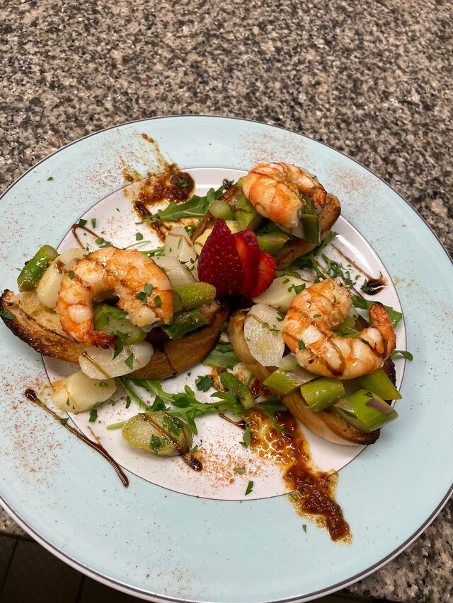 Bruschetta mit Spargel und Garnele