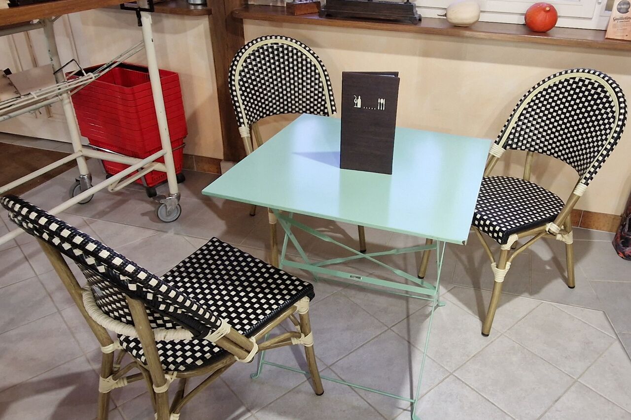 BAR ET SALON DE THE EN INTERIEUR