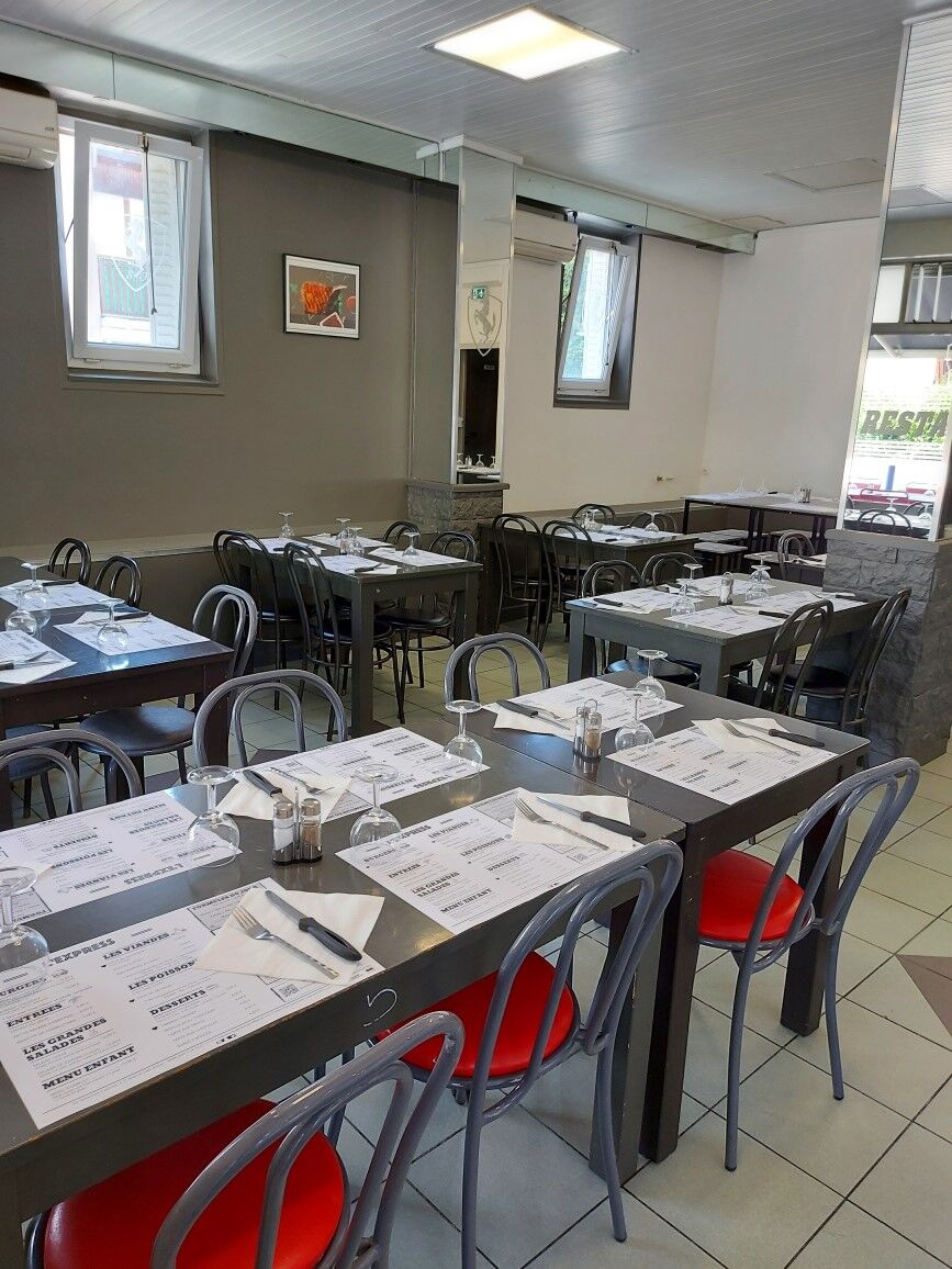 La salle climatisée du restaurant