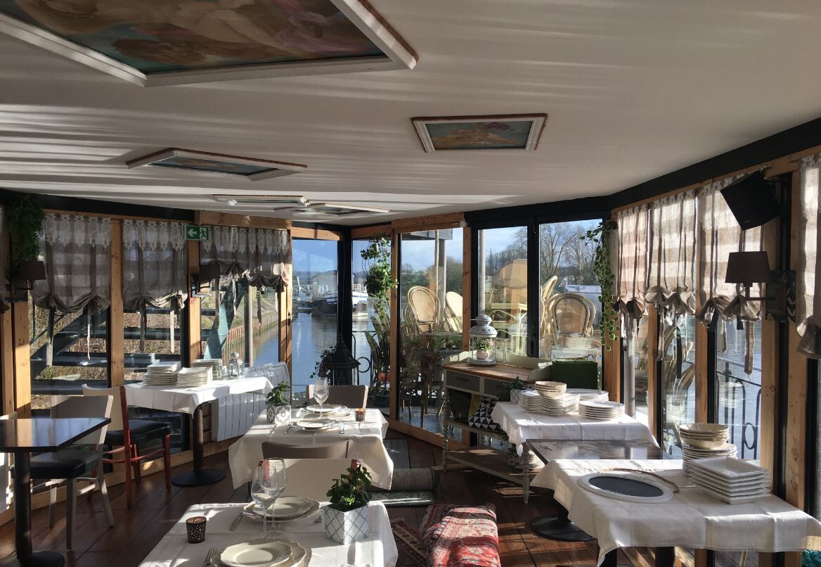 Reflets du soleil dans la salle ...