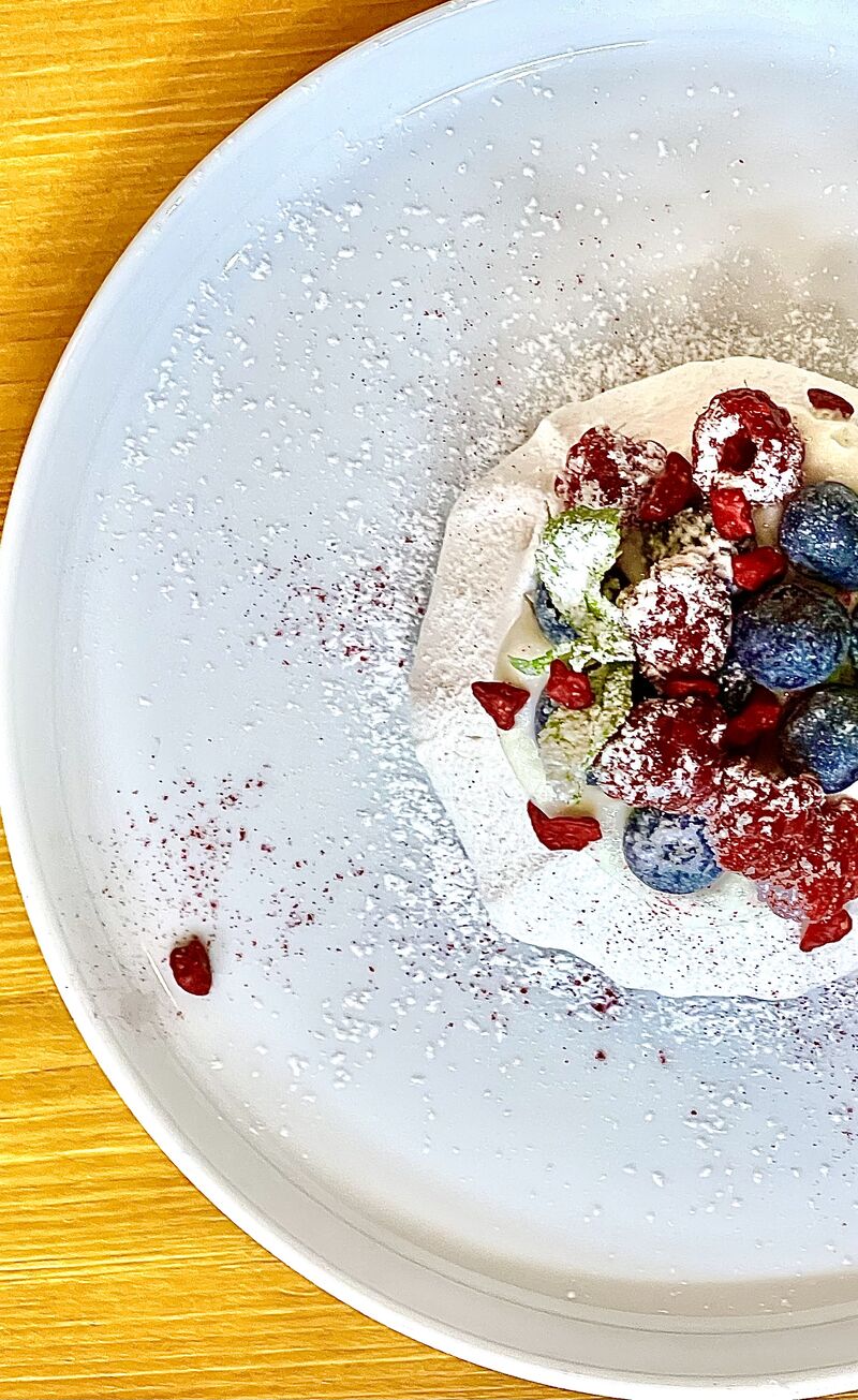 Pavlova ai frutti di bosco