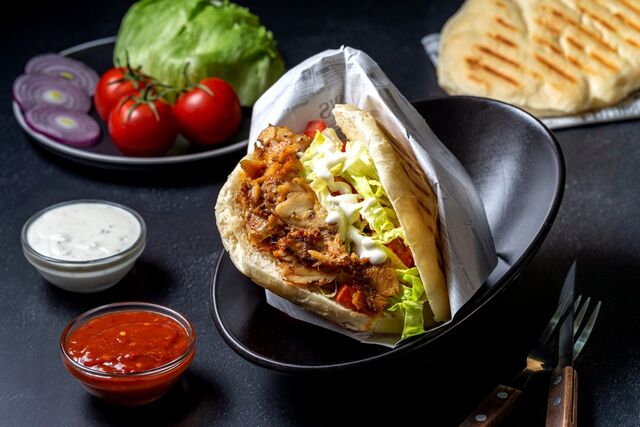 Gyros kézműves roppanós pitában 