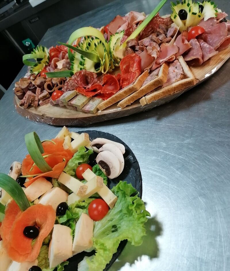 Pensez à vos apéritifs, plateaux raclettes ou pierrade joliment décorés ! 