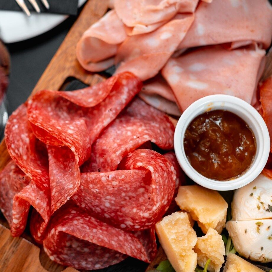 Tagliere di salumi e formaggi da poter condividere in compagnia