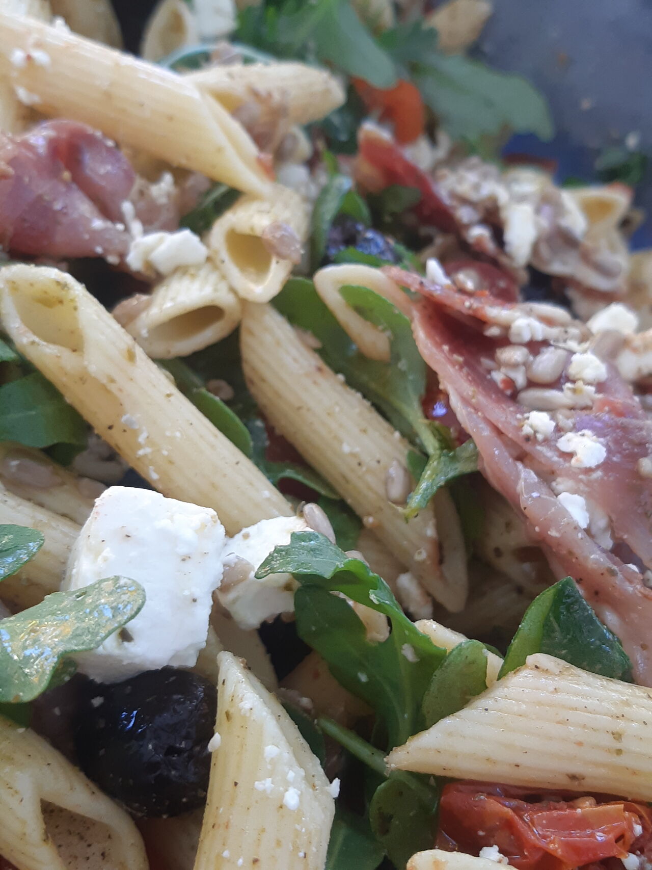 Salade Gallipoli et sa sauce à la pulpe de tomates fraiches