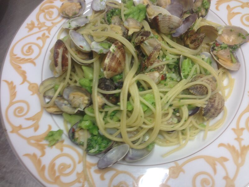 Spaghetti alle vongole veraci con broccoli