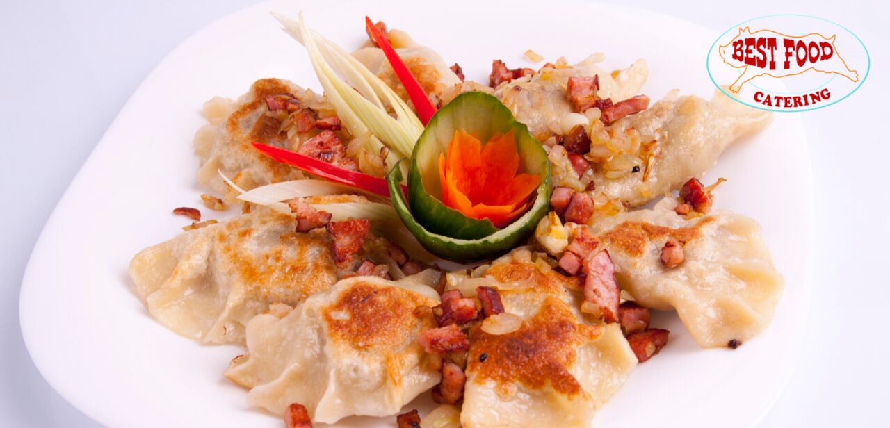 Pierogi ruskie z okrasą.