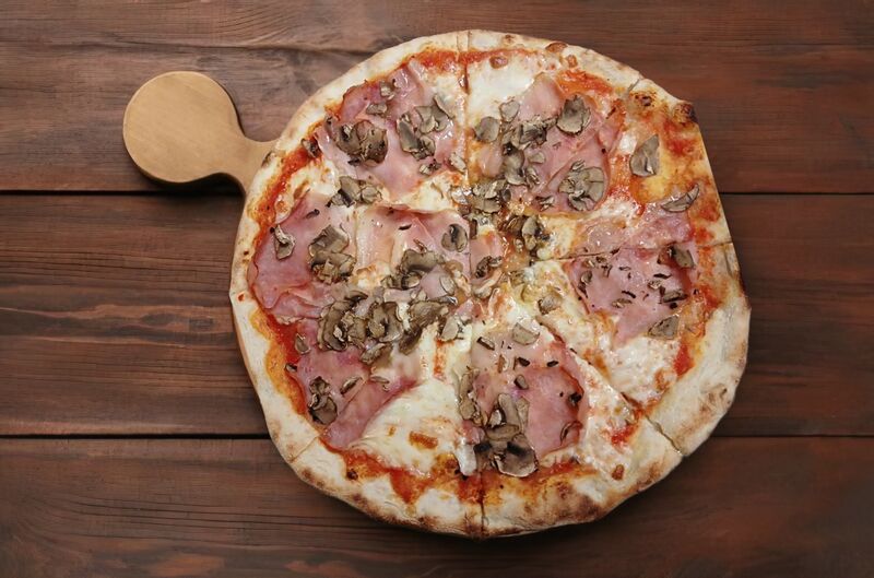 Pizza Prosciutto e funghi 