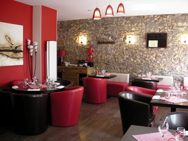 l'espace cosy du restaurant modulable selon le nombre de convives