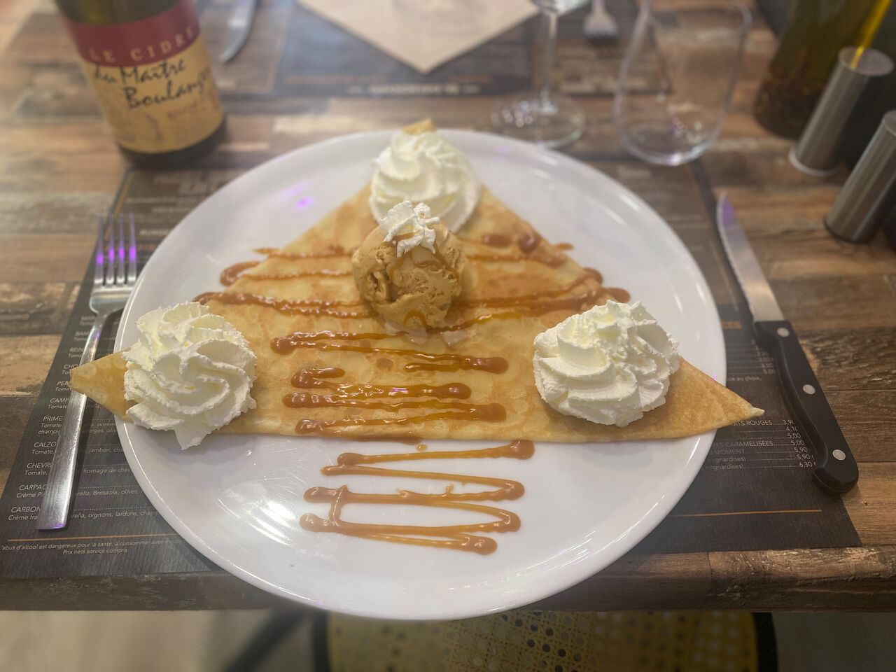 Crêpe Gourmande
Crêpe de froment, chantilly, glace, caramel au beurre salé maison
