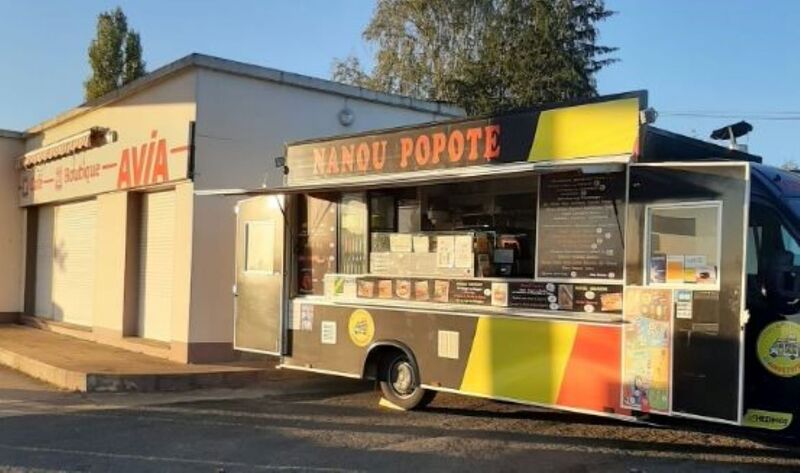 Le food truck NANOU POPOTE à St Christophe du Ligneron sur la station-service.