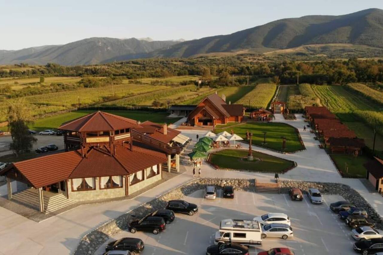 Restaurant Vestigii Străbune și Șura Romanilor