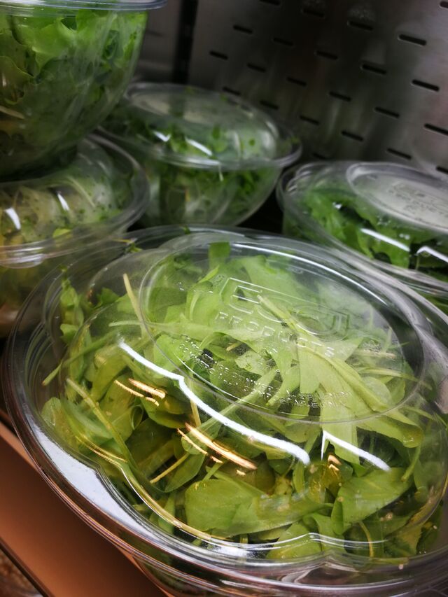 Insalatina, radicchietto e rucola pronti da gustare