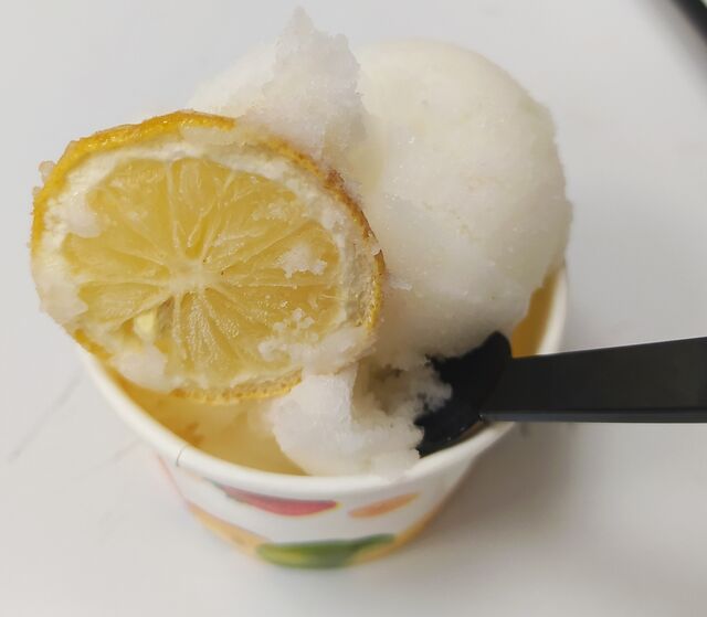 Helado 100% Artesano de sorbete de limón.
