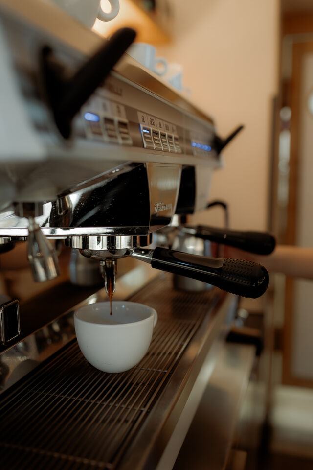 Vaříme pro vás výběrovou kávu od lokální pražírny Kafe Křižka z Pískové Lhoty.