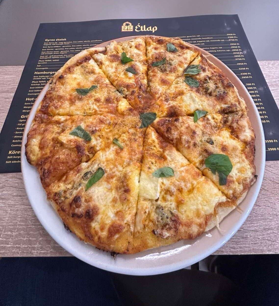 4 sajtos pizza