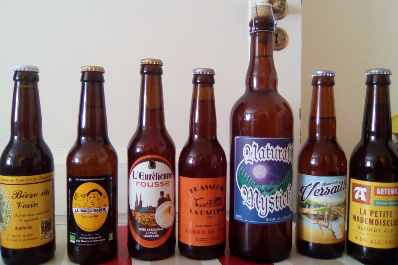 Accompagnée d'une bière