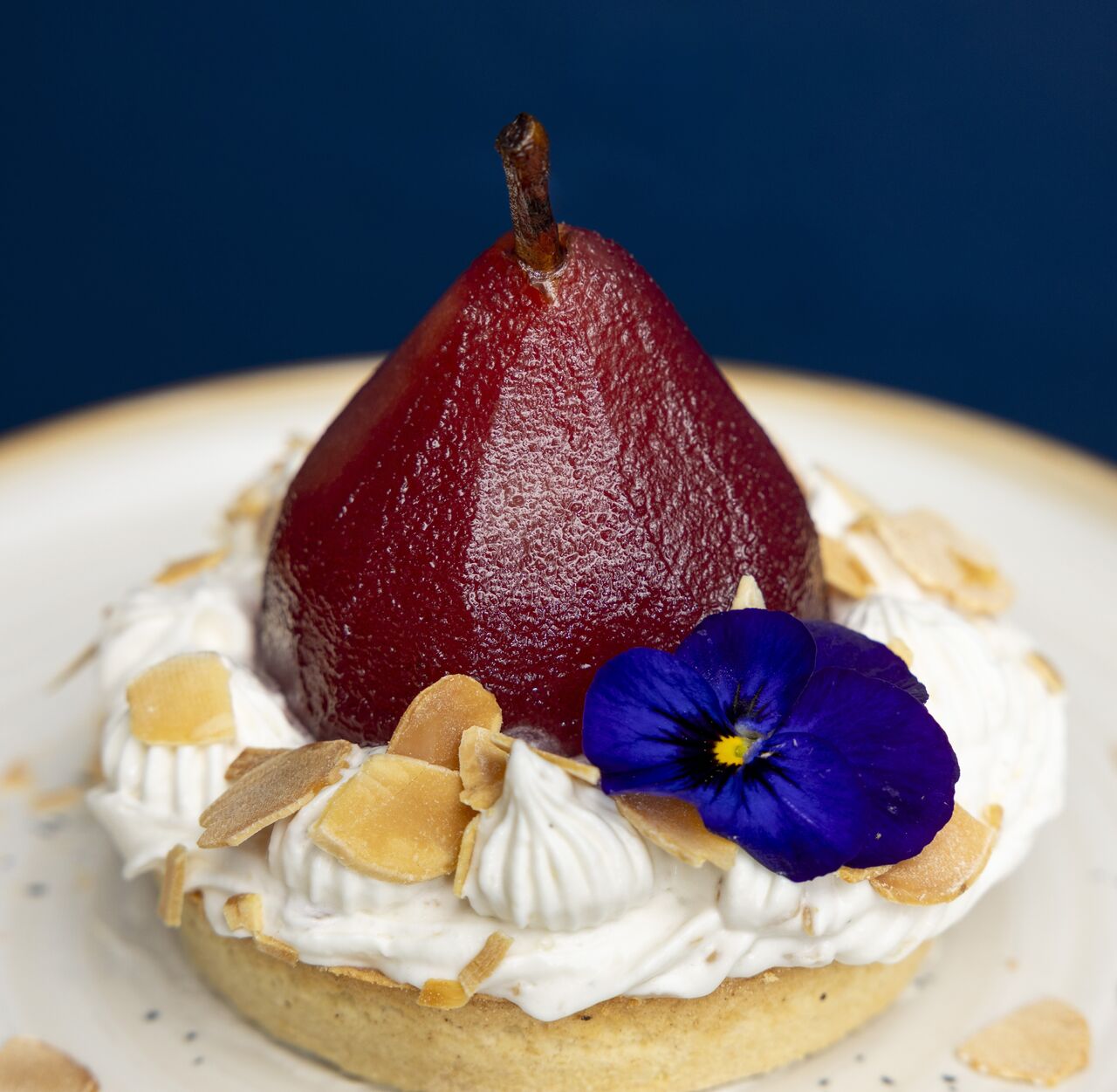 Poire pochée au vin rouge (vegan)