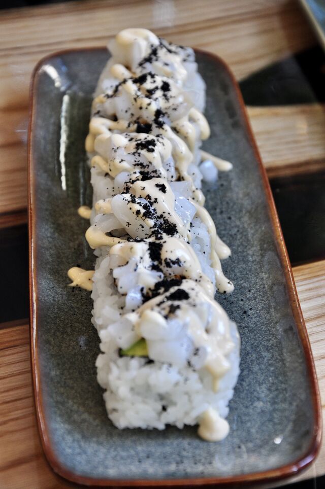 Gambero fritto, avocado, tartare di calamaro, maionese alla soia 