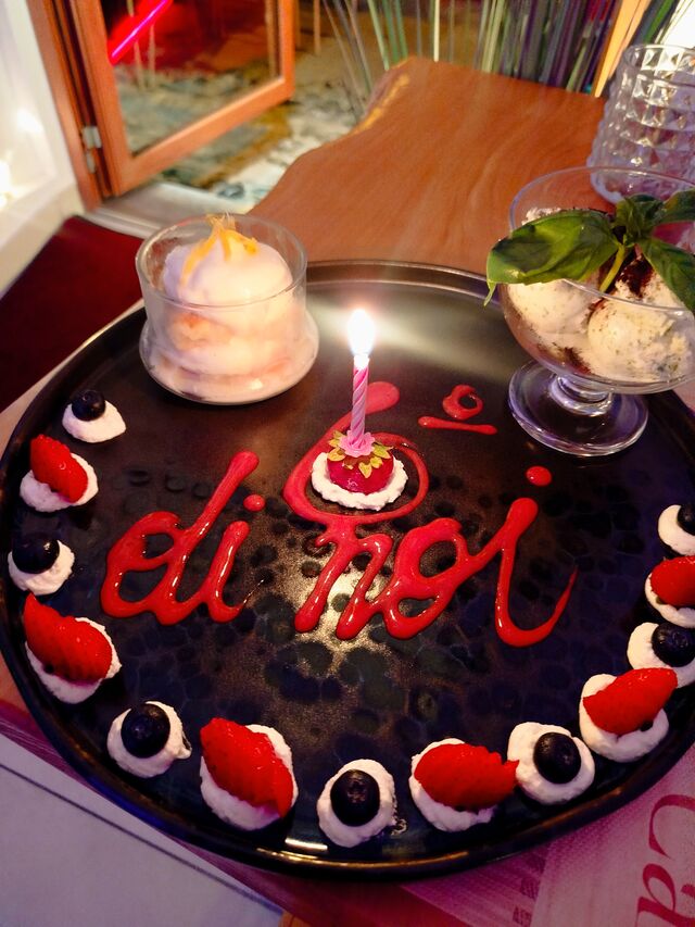 Un dolce fatto con un tocco speciale per i nostri clienti che vengono a celebrare da noi i loro anniversario 