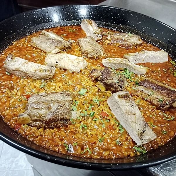 Arroz con costillas y secreto ibérico