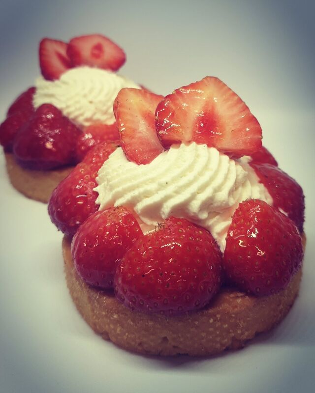 Pour l'été Chantilly fraise, à retrouver sous forme d'Eclair ou de Tartelette comme ici