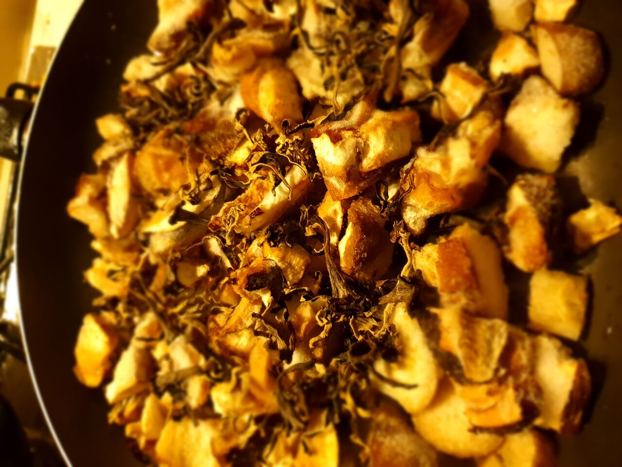 Et on se lance dans les nems aux cèpes trompette de la mort