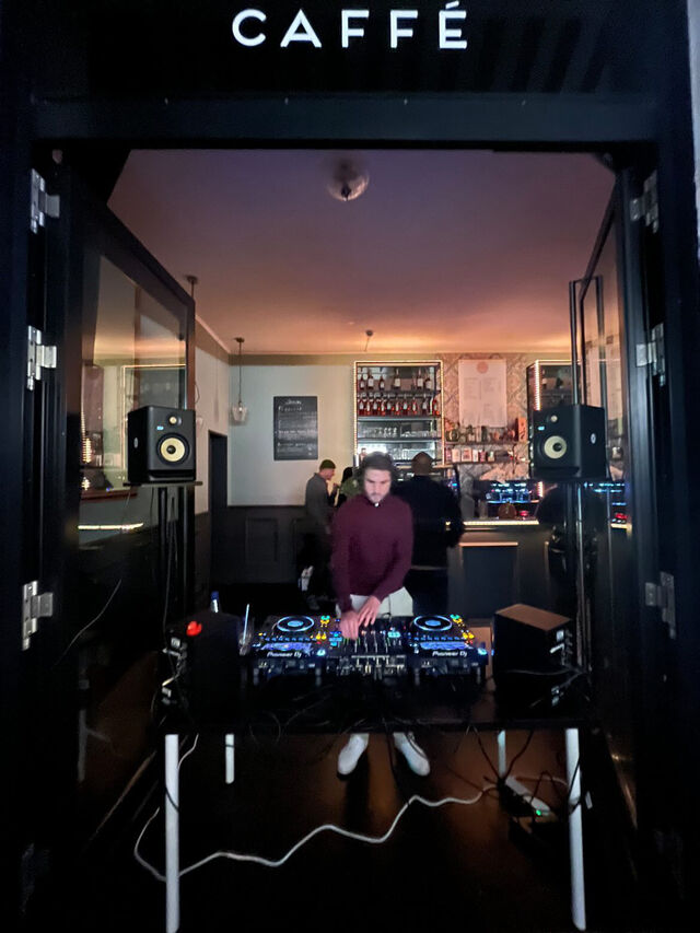 Jenny's Social Club's party 👯 dj MUPPY GL