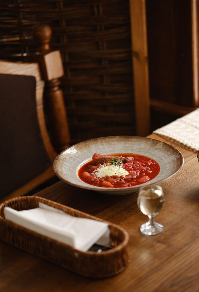 Tradycyjny barszcz na żeberkach wieprzowych