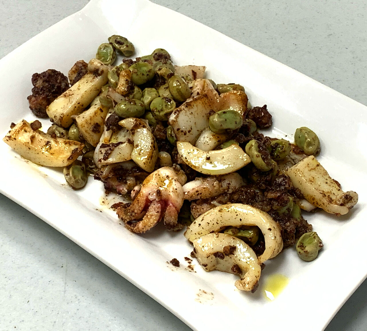 Enterita salteada con habitas y butifarra negra 