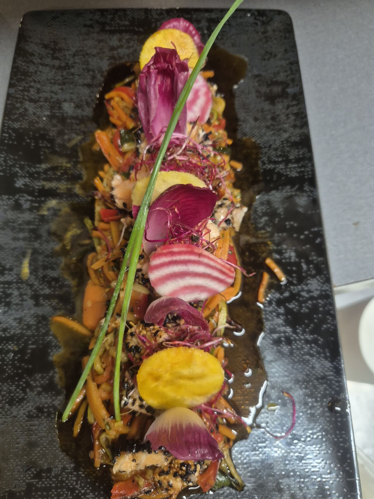 Tataki de saumon, tagliatelles de légumes 