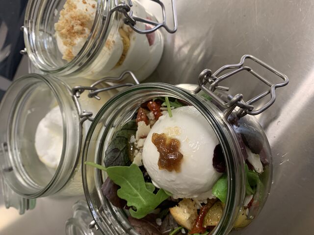 Une livraison comme on les aime, 90% en vaisselle réutilisable et le reste tout en contenant recyclable...
#vivelesbocaux