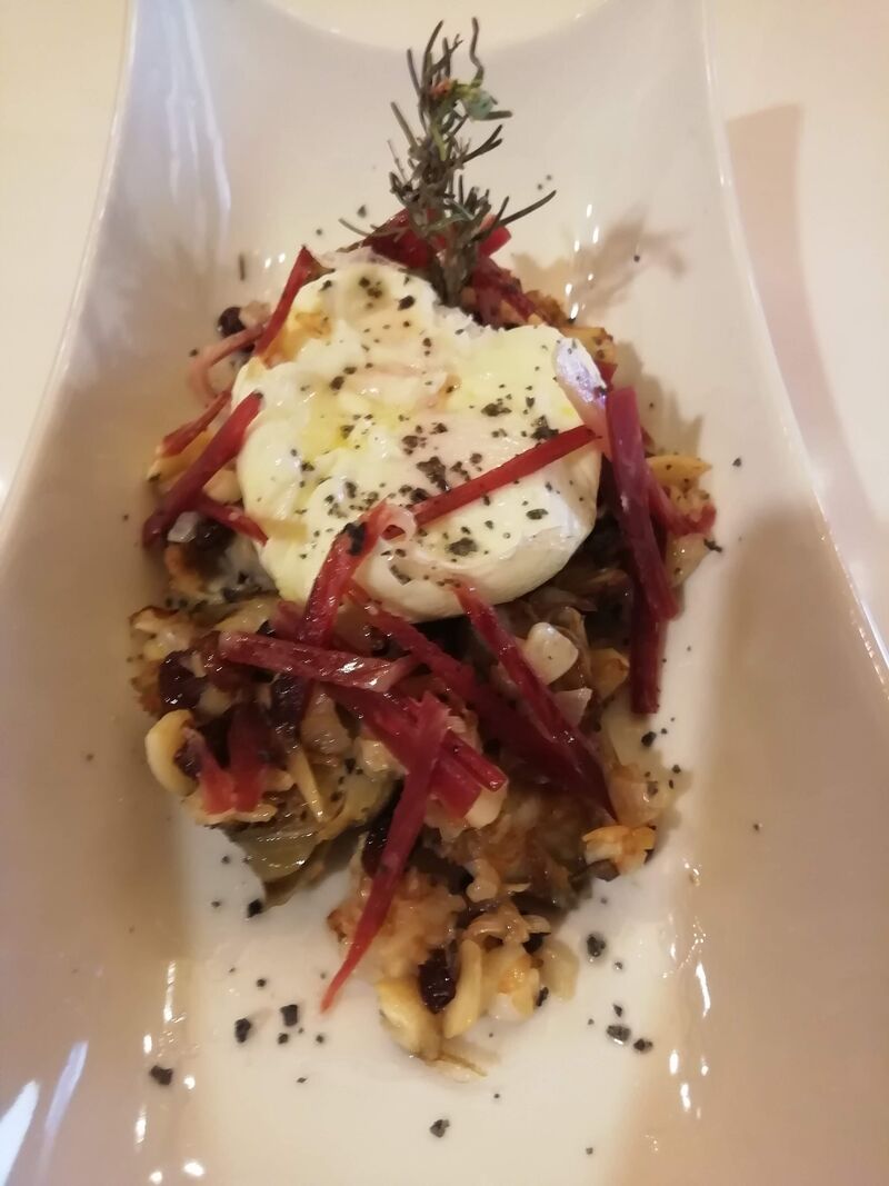 Alcachofas confitadas con Huevo Poché y Jamón