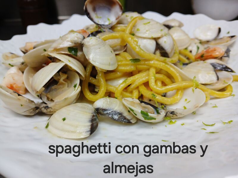 SPAGHETTI CON GAMBAS Y ALMEJAS