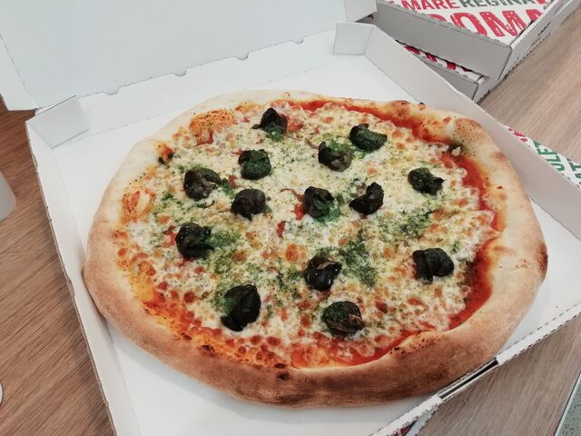 Escargots : base tomate, mozza, persillade maison, escargots, beurre persillé maison(disponible pour la fin d'année)