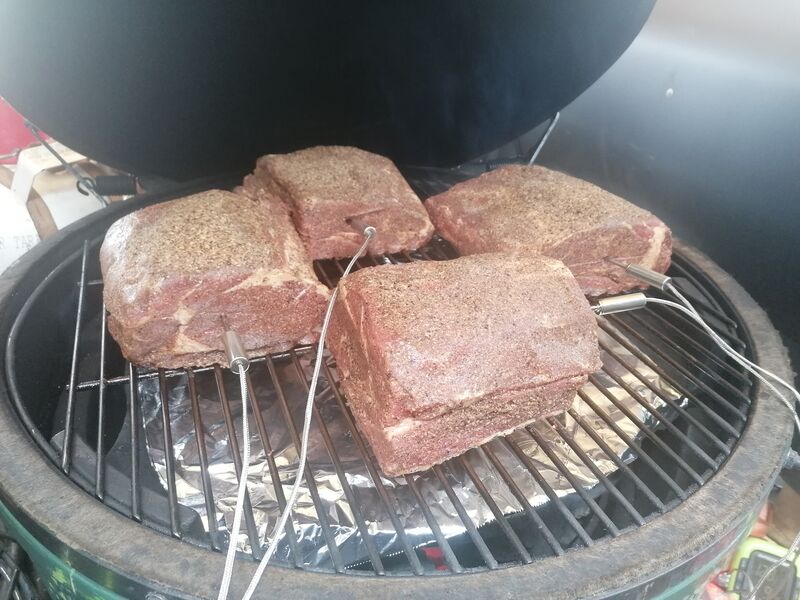 Pulled beef im Big Green Egg Keramikgrill, Garzeit ca 5-7 Std.
