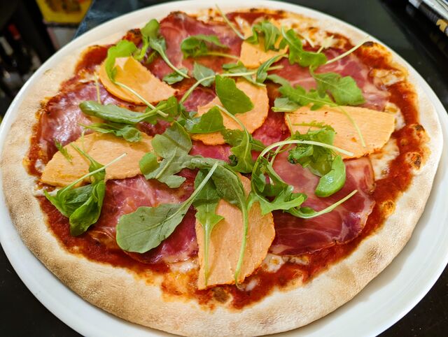 PIZZA DEL MOMENTO (CAPOCOLLO E RICOTTA AL PEPERONCINO)