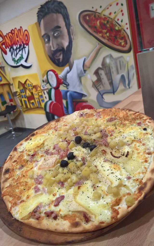 Savoyarde:Base crème, emmental, lardons, oignons, pomme de terre, reblochon