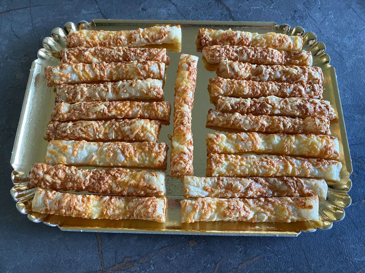 Feuilletés au fromage ( minimum 20) - 0,95€ pièce