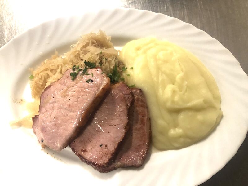 Kasseler mit Sauerkraut und Püree 