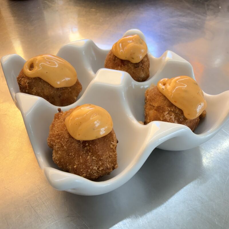 Croquetas veganas y sin gluten ni lactosa con mayonesa de chipotle en Guardamar del Segura