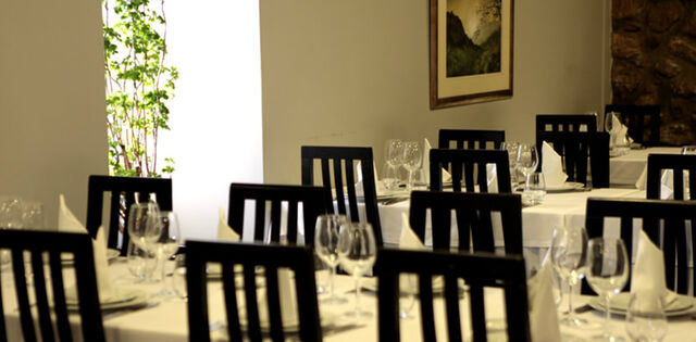 SALA PRINCIPAL
A sala Rainha do Restaurante está preparada para Famílias, amigos, Casais e Grupos pequenos.