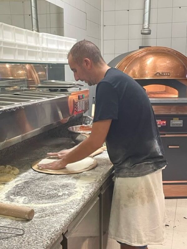 La pâte est étalée à la main : laminoir INTERDIT