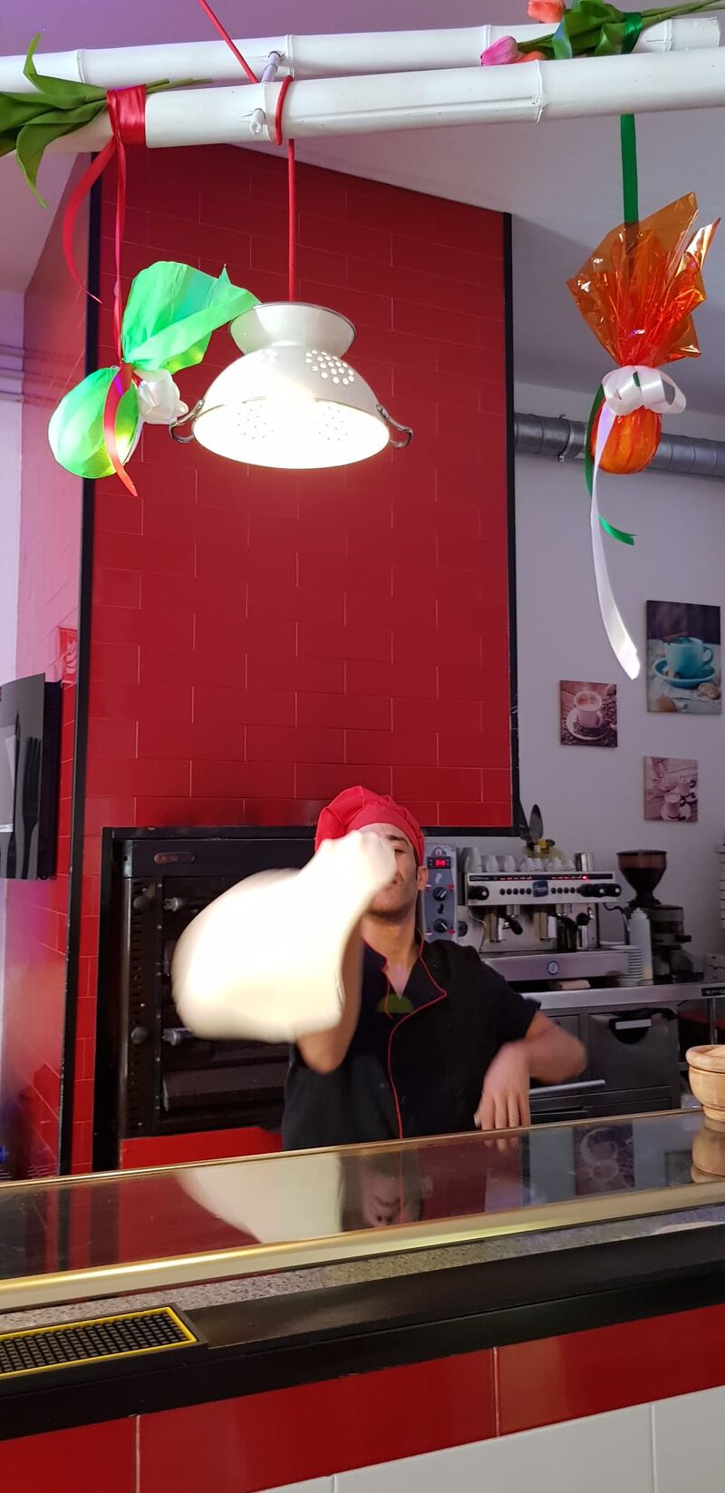 Ven y disfruta de nuestras deliciosas pizzas , puedes elegir entre la amplia variedad de pizzas ...,,,,,,,,